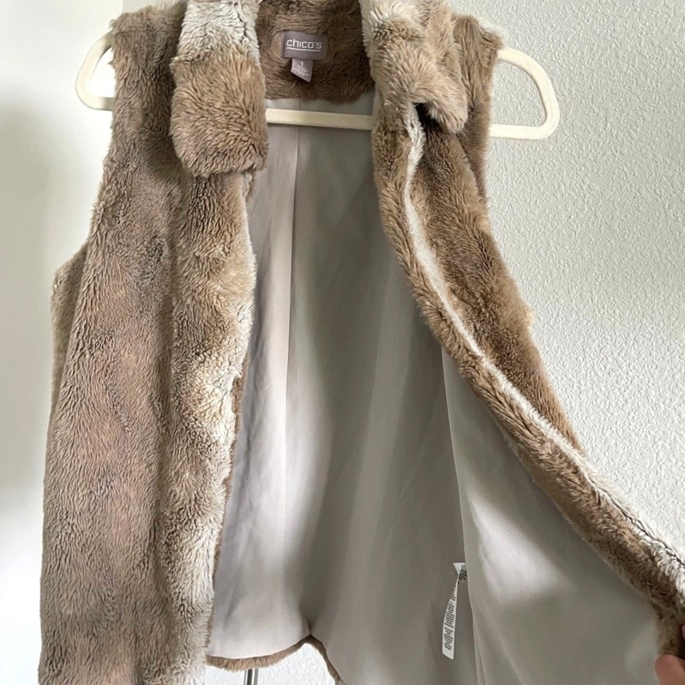 Chicos Faux Fur Vest Tan Beige Open Front Collared Plush Fall Autumn Classy Sz 1 - Picture 6 of 9
